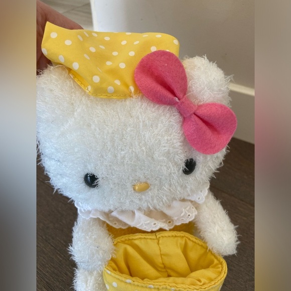 2004 Hello kitty Plush with Yellow Polka Dot Outfit and Pink Bow - Picture 2 of 4